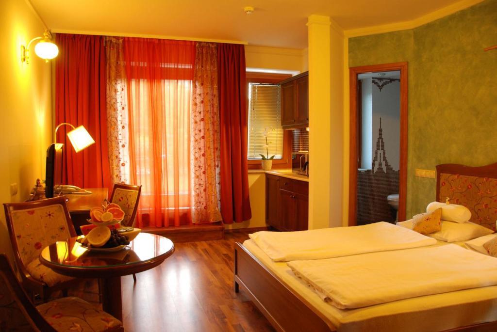 Amira Boutique Hotel Heviz Wellness & Spa Rum bild